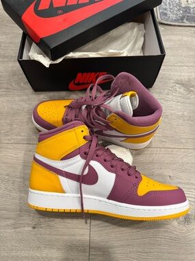 air jordan 1 retro high og university gold and light bordeaux